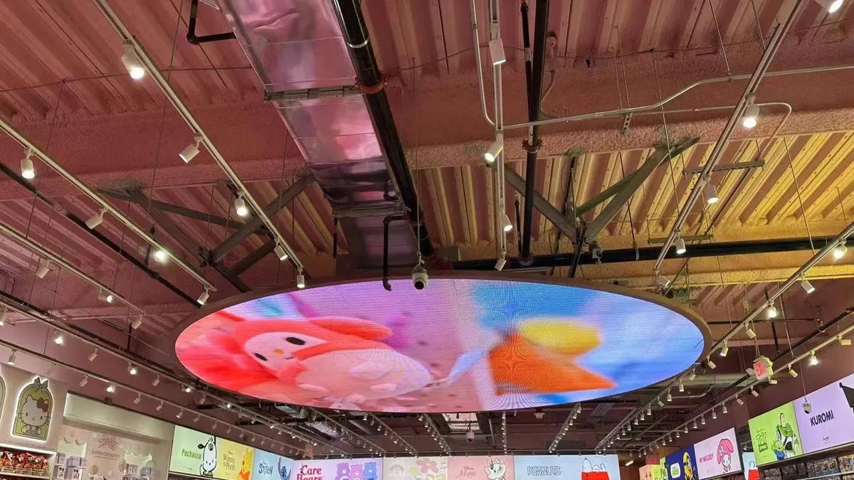 American Dream 门店的定制圆形屏