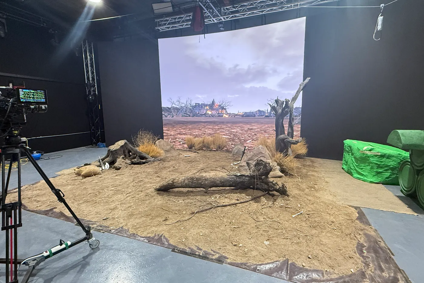 ReelShort: the set on the floor runs on into the scene on the wall