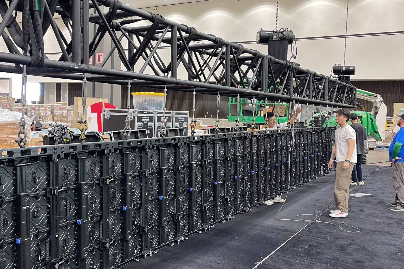 The 10 × 3.5 m wall assembled on its truss, ready to fly