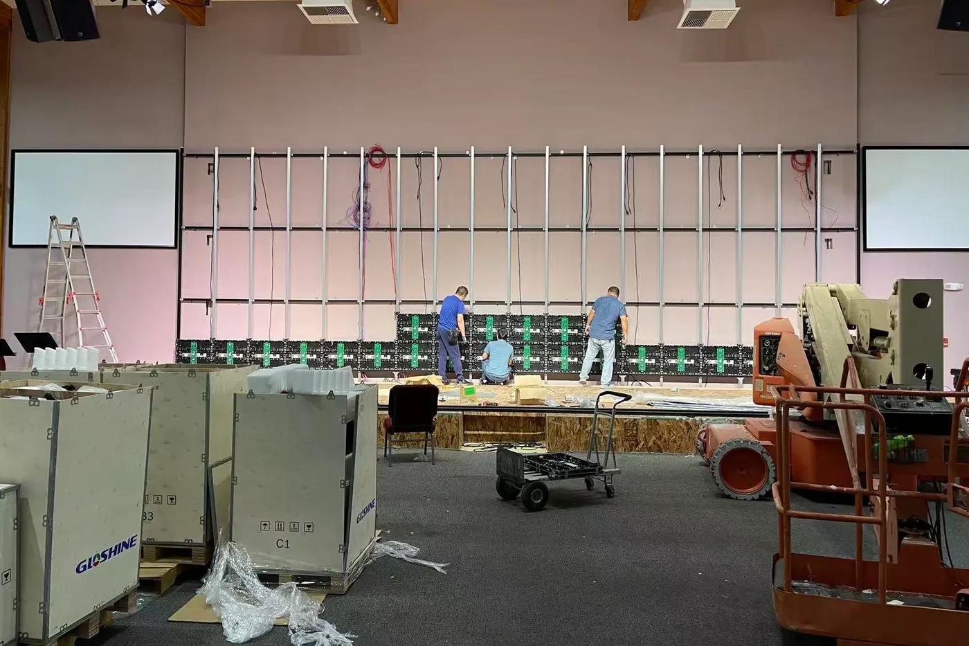 The levelled aluminium frame, with cabinets going up in numbered order from Gloshine crates marked C1 and B3