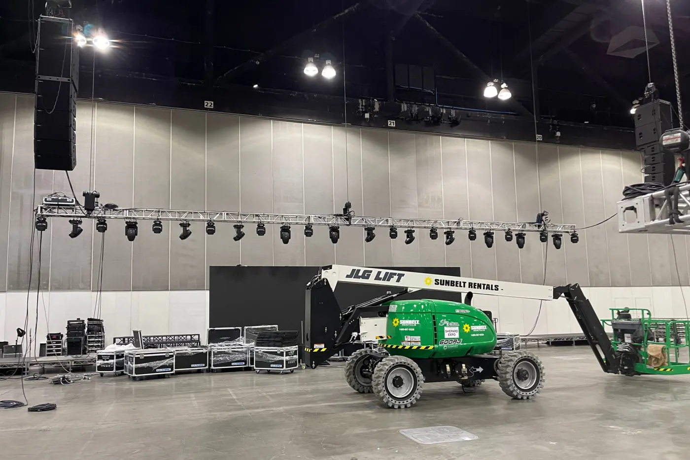 Line arrays and lighting truss above the stage