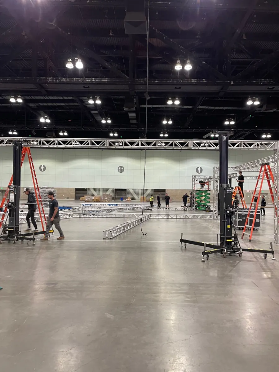 Truss going up