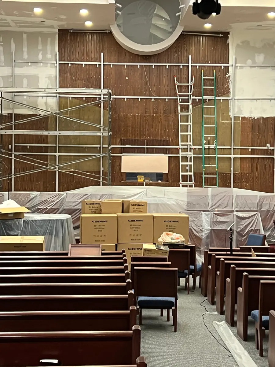Scaffolding at the stage wall, the room sheeted for the renovation