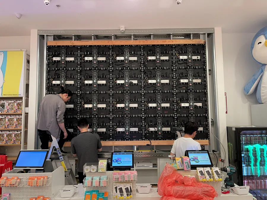 安装 LED 箱体