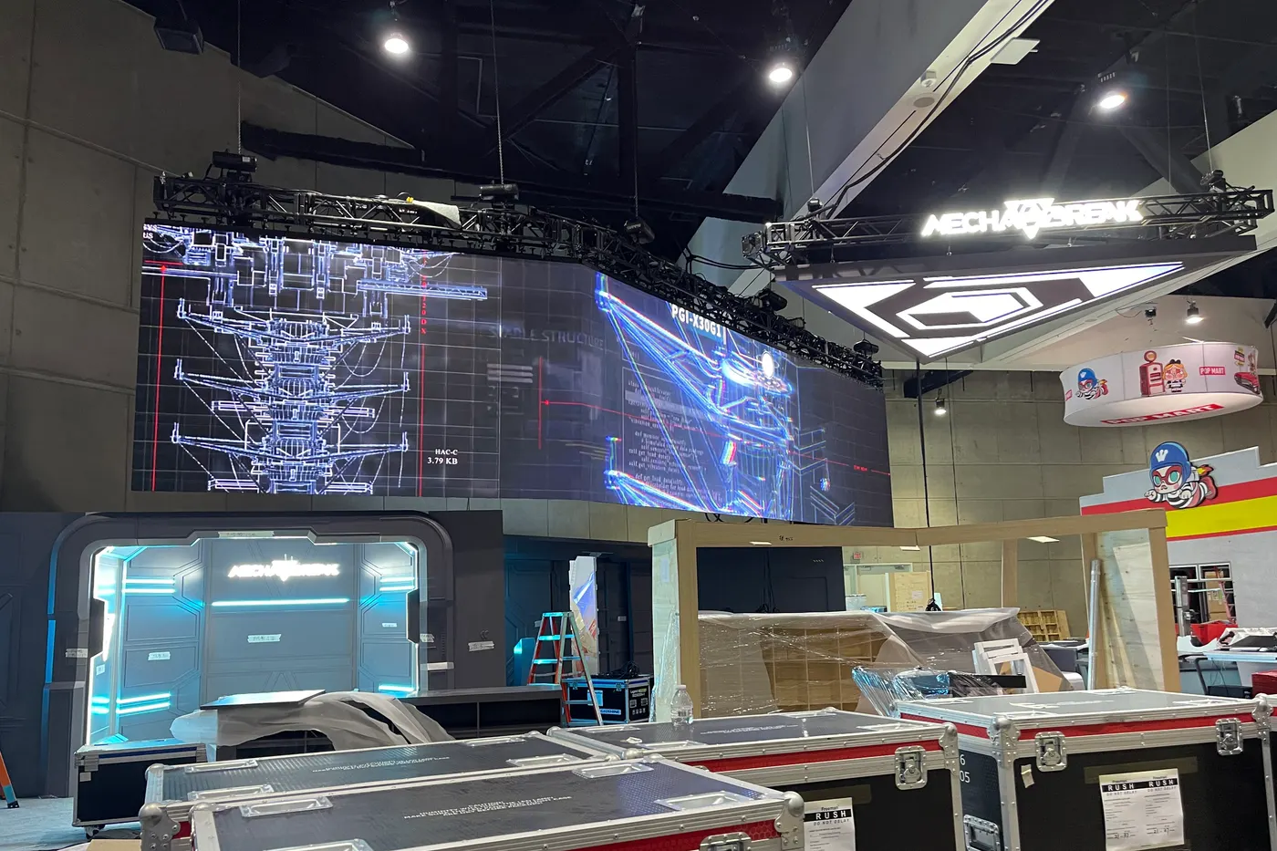 The main screen and a wing meeting at 135°